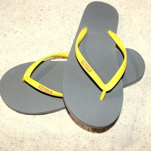 NWOT-FEELGOODZ Grey/Yellow Men's Flip-Flops